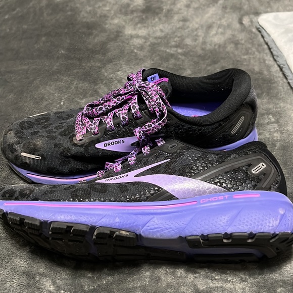 Brooks shoes - Picture 2 of 2